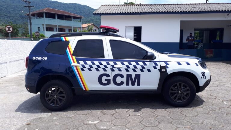 Carro com registro de furto é localizado pela GCM no Centro de Ubatuba