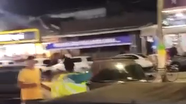 Briga entre flanelinhas causa tumulto na Avenida Iperoig, em Ubatuba