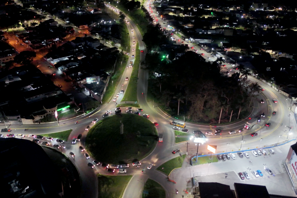 Feriado de Finados aumenta movimento nas estradas de acesso a Ubatuba